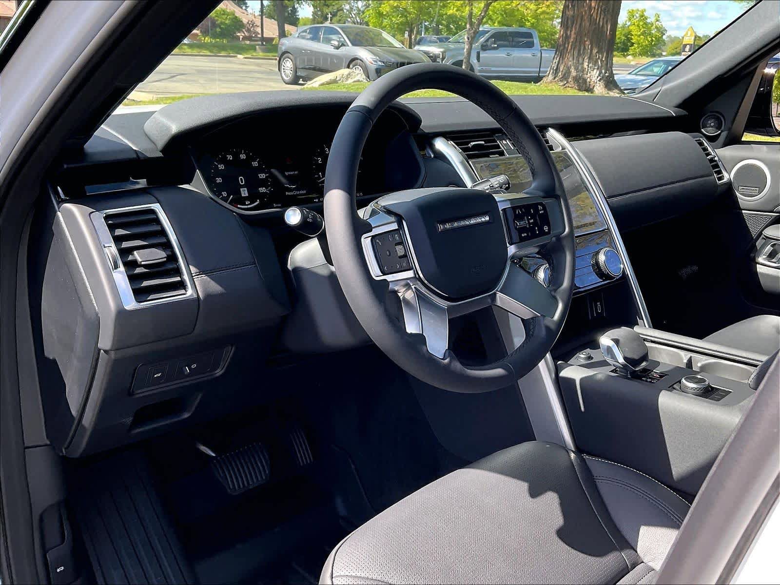 New 2026 Land Rover Discovery S AWD/4WD image 8