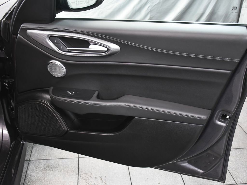 Used 2024 Alfa Romeo Giulia Ti AWD/4WD image 15