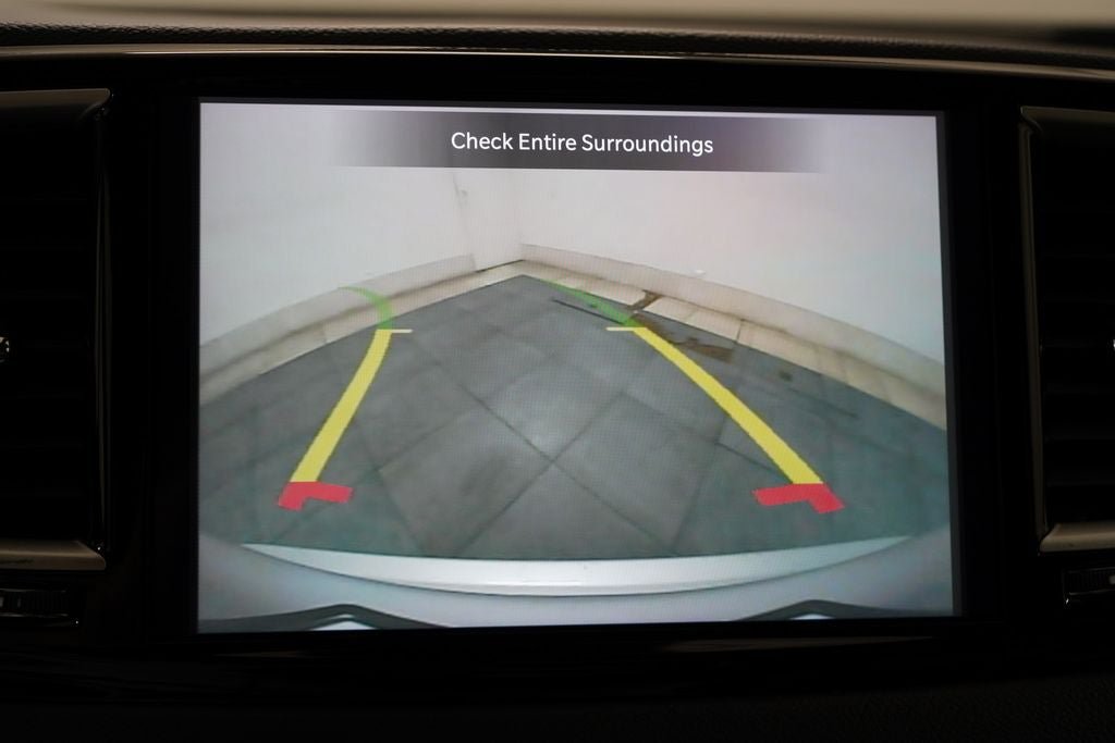Used 2024 Chrysler Pacifica Touring-L FWD image 16