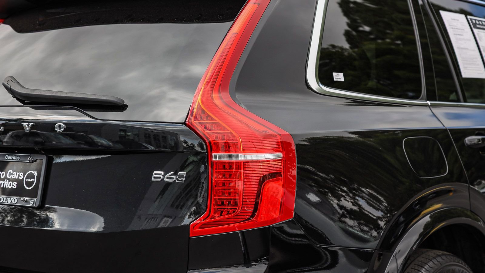 Used 2025 Volvo XC90 B6 Plus image 8