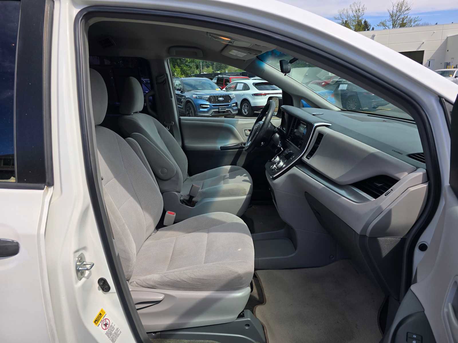 Used 2017 Toyota Sienna L FWD image 11