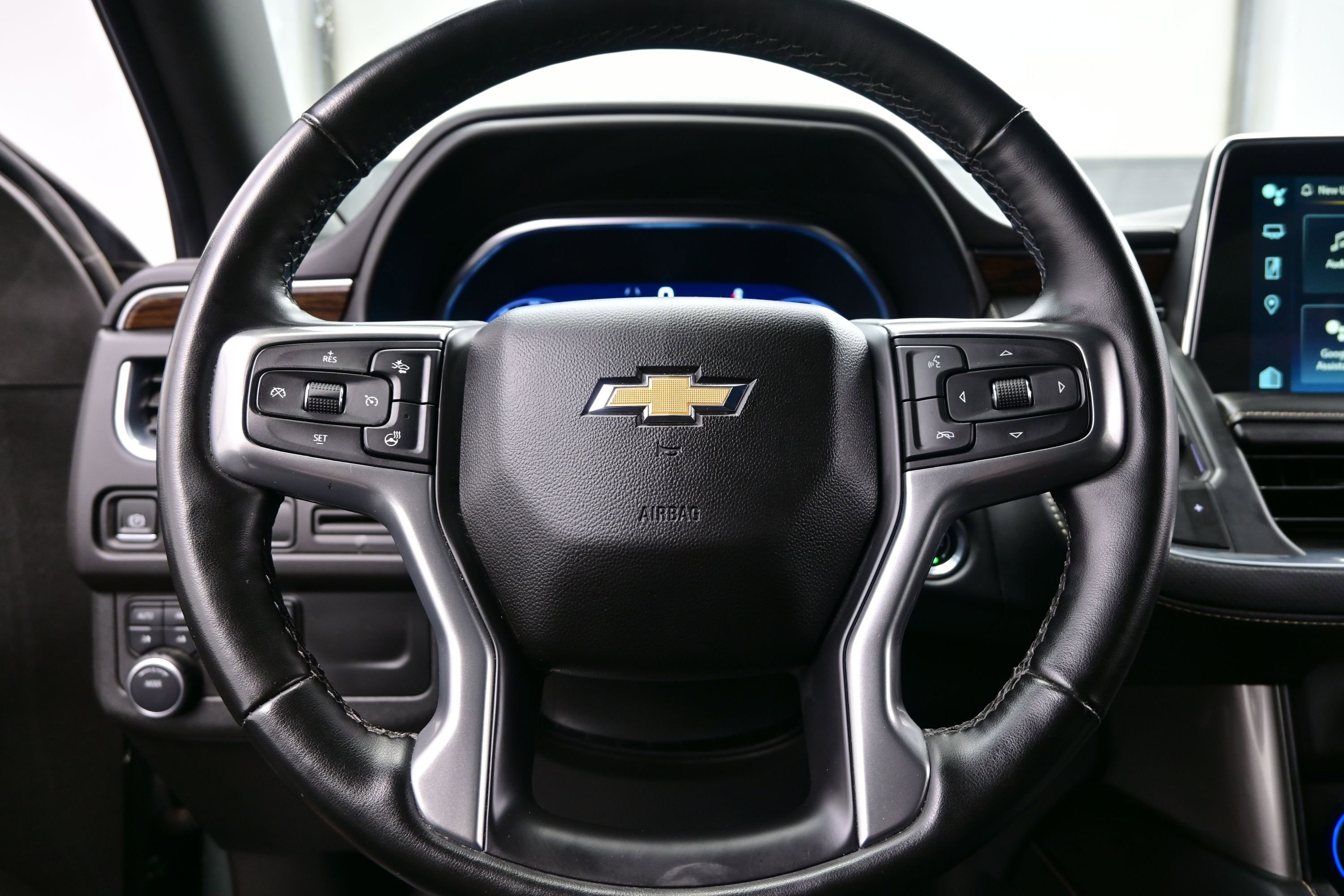 Used 2023 Chevrolet Suburban Premier AWD/4WD image 24
