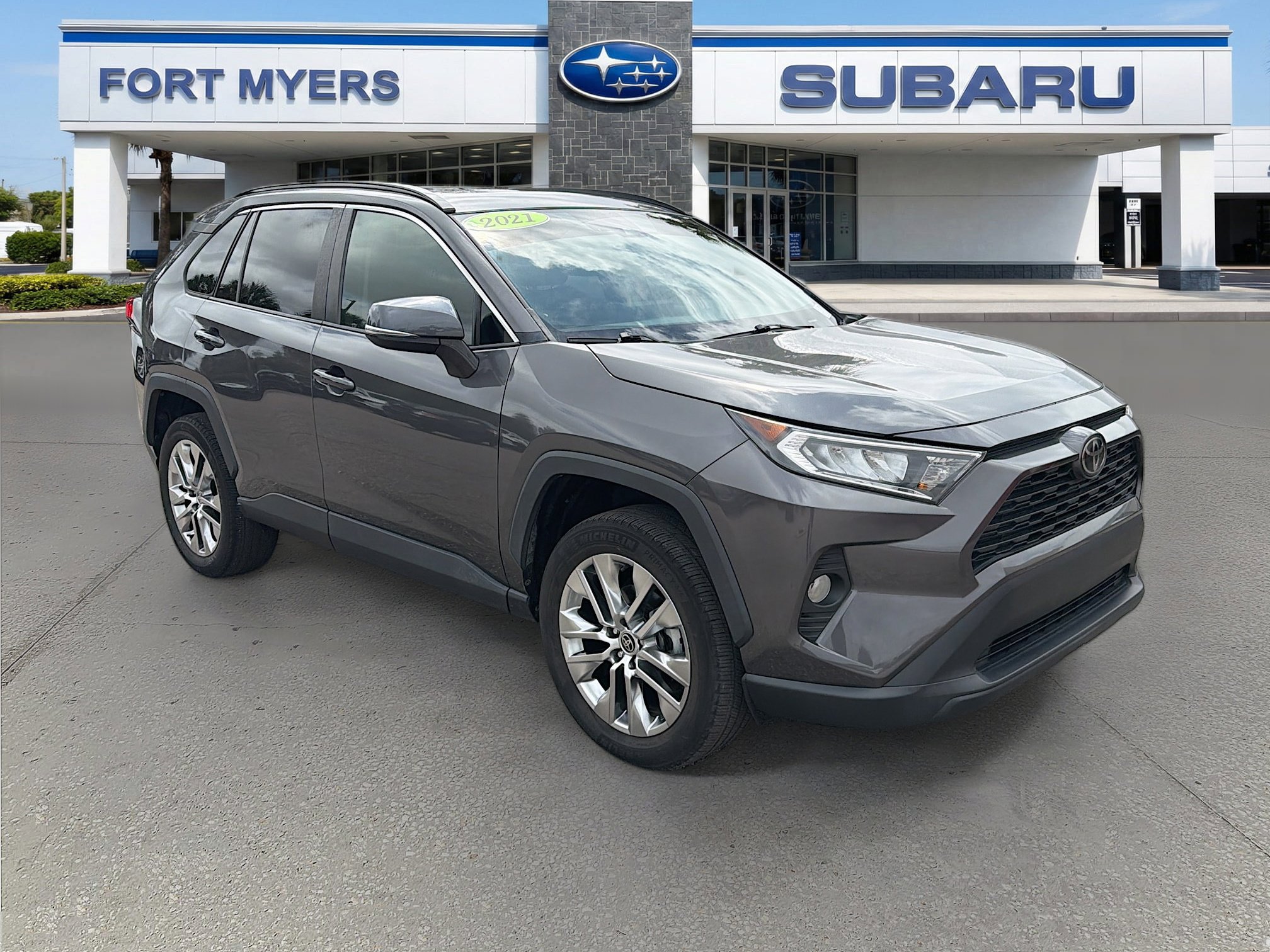 Used 2021 Toyota RAV4 XLE Premium image 1