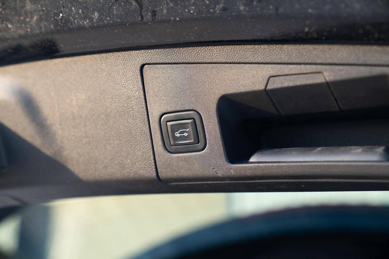 Used 2023 Cadillac XT4 Sport image 17