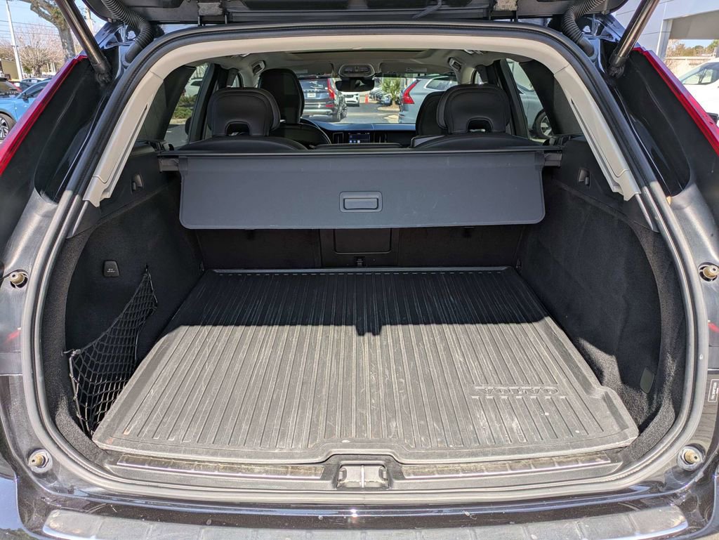 Used 2023 Volvo XC60 B5 Ultimate w/ Climate Package image 13