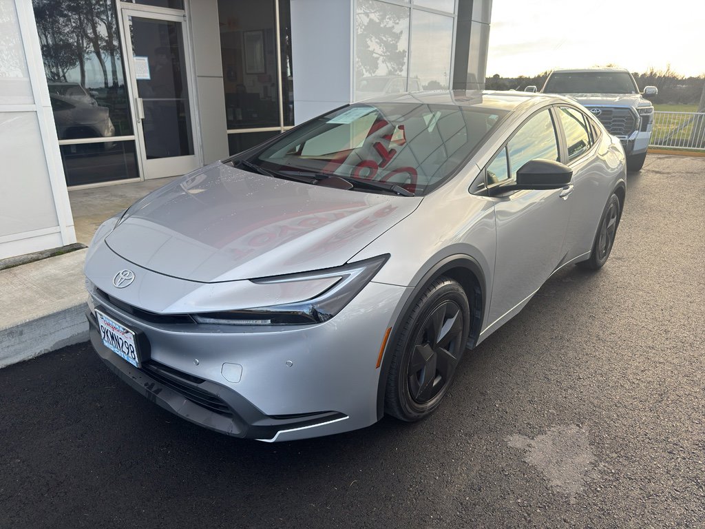 Used 2024 Toyota Prius LE image 2