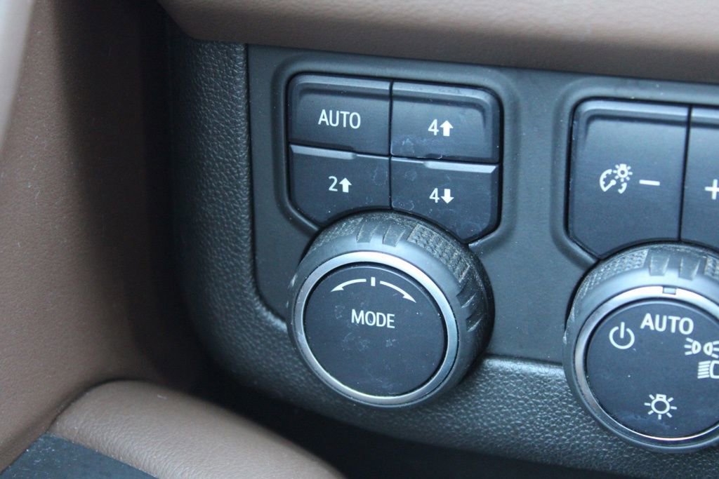 Used 2021 Chevrolet Suburban High Country image 32