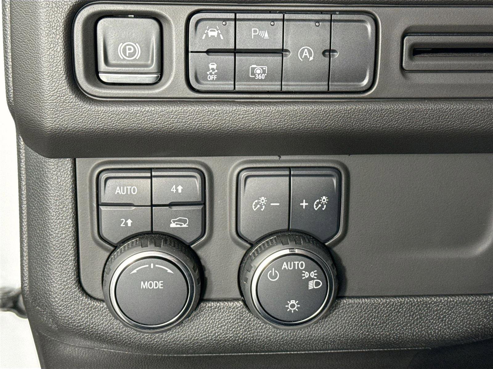 Used 2024 Chevrolet Tahoe LT w/ Luxury Package AWD/4WD image 15