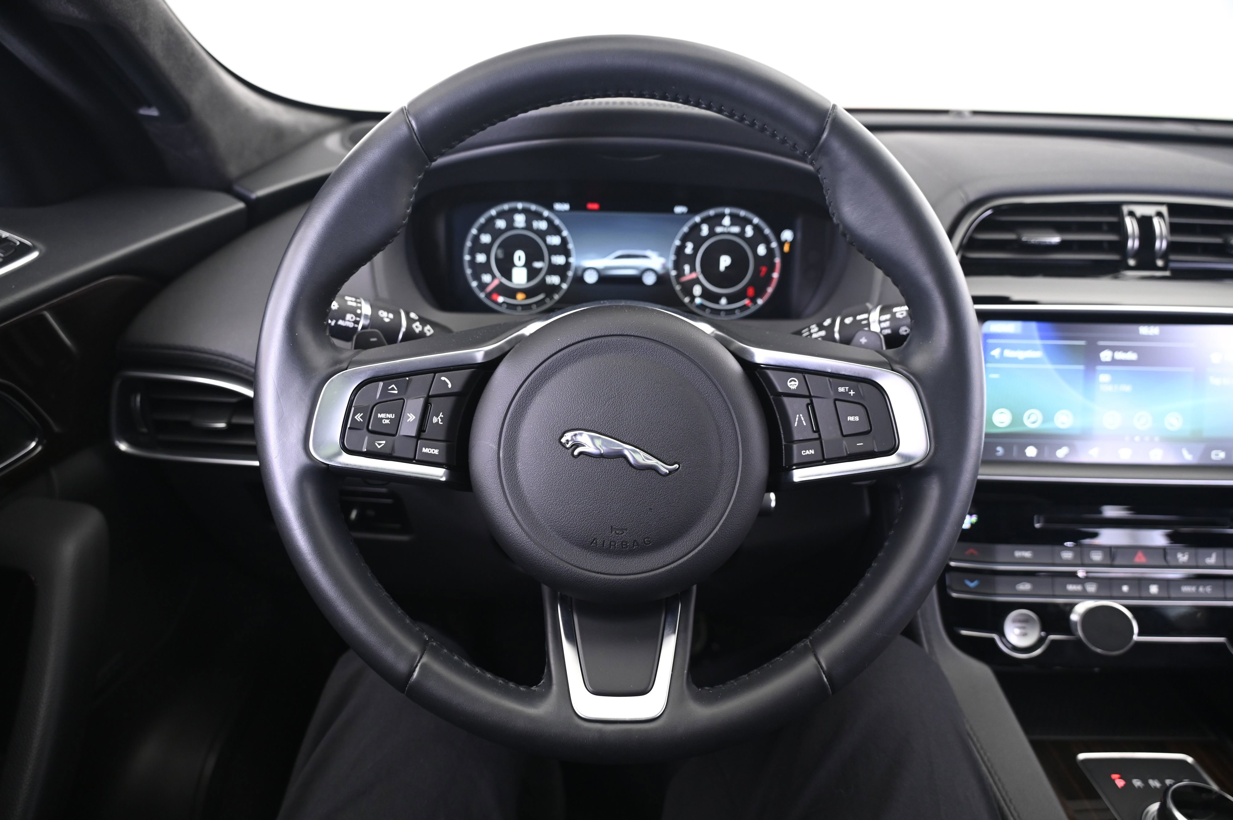 Used 2020 Jaguar F-PACE Prestige image 35