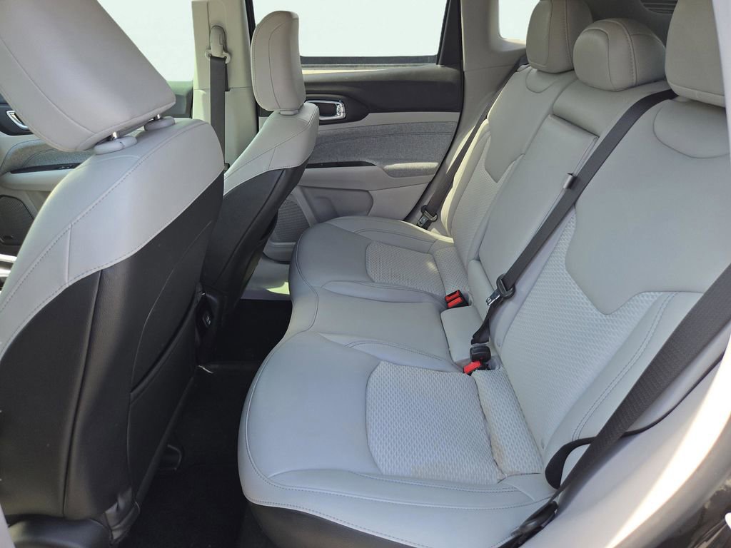 Used 2022 Jeep Compass Latitude w/ Sun and Sound Group image 19