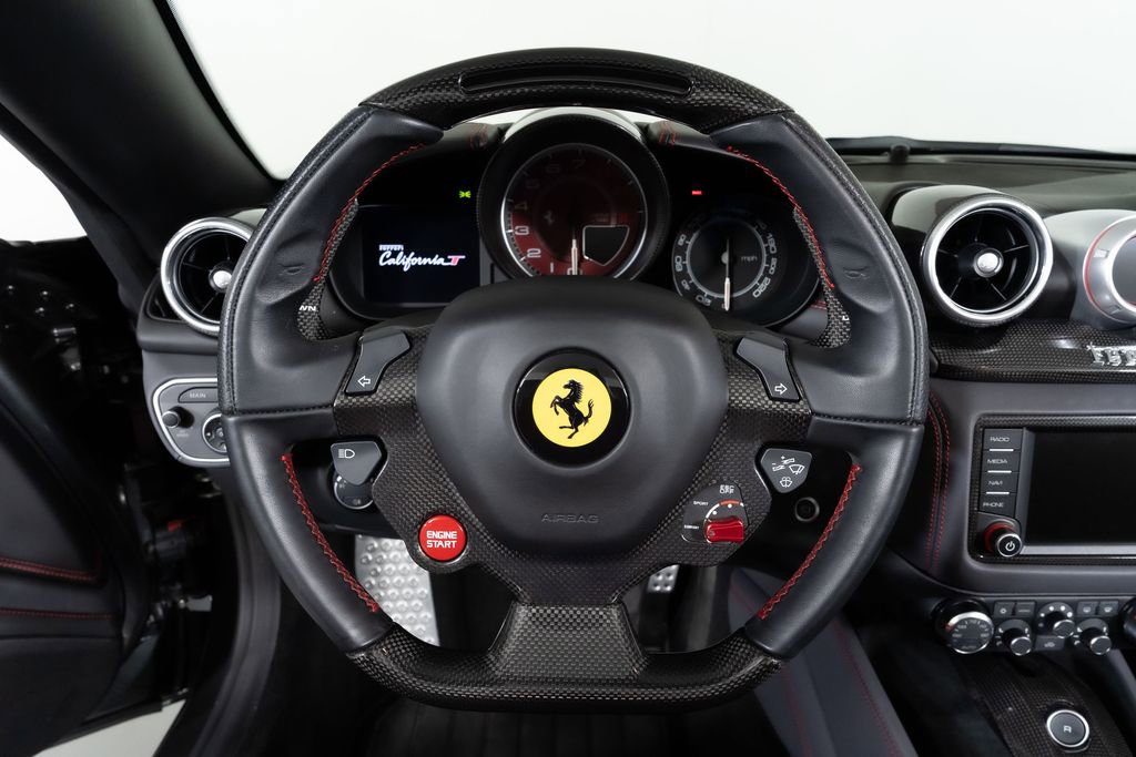 Used 2015 Ferrari California T RWD image 33