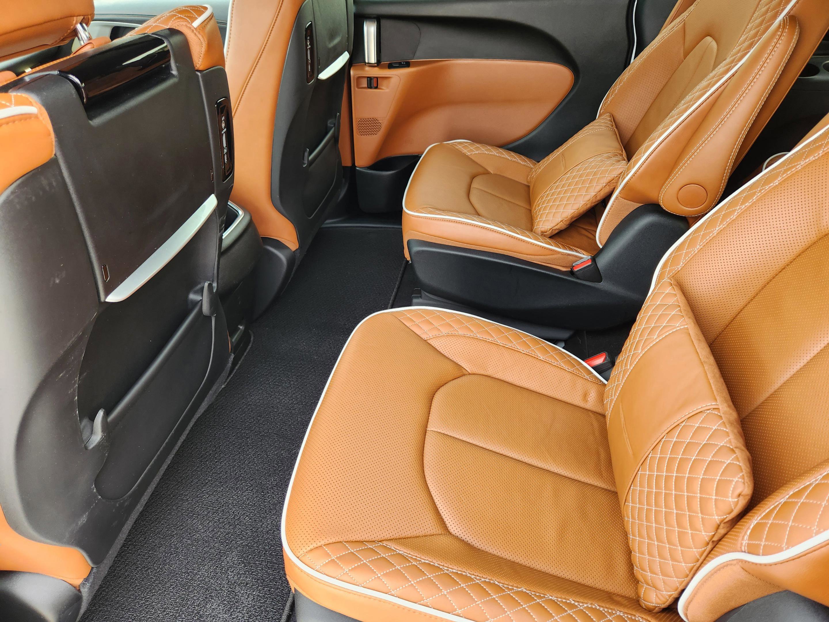 Used 2025 Chrysler Pacifica Pinnacle image 30