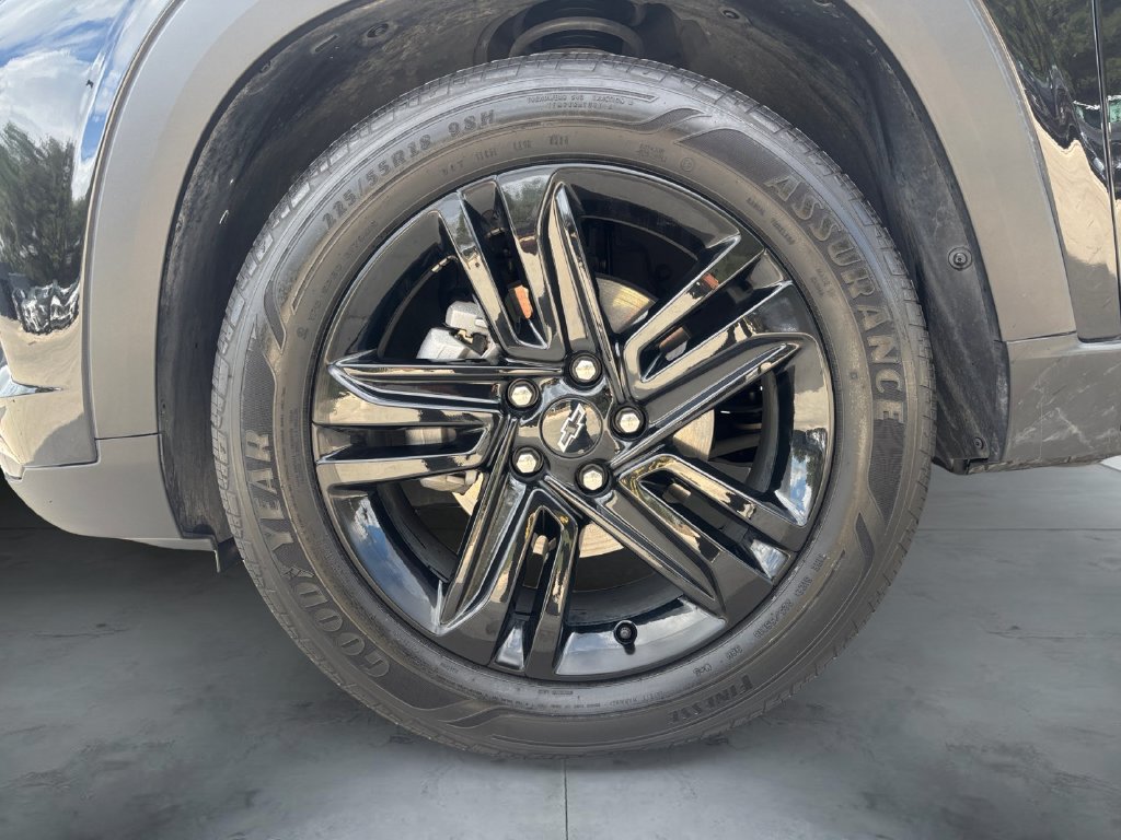 Used 2025 Chevrolet Trax ACTIV w/ Sunroof Package FWD image 15
