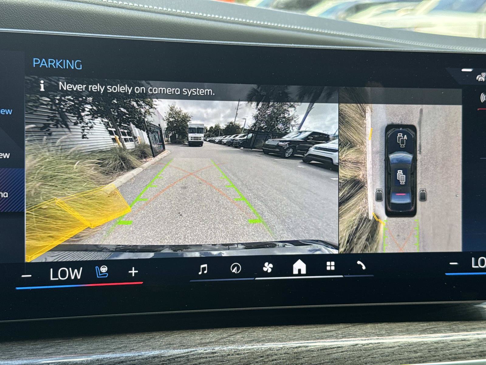 Used 2024 BMW i7 M70 w/ Executive Package AWD/4WD image 23