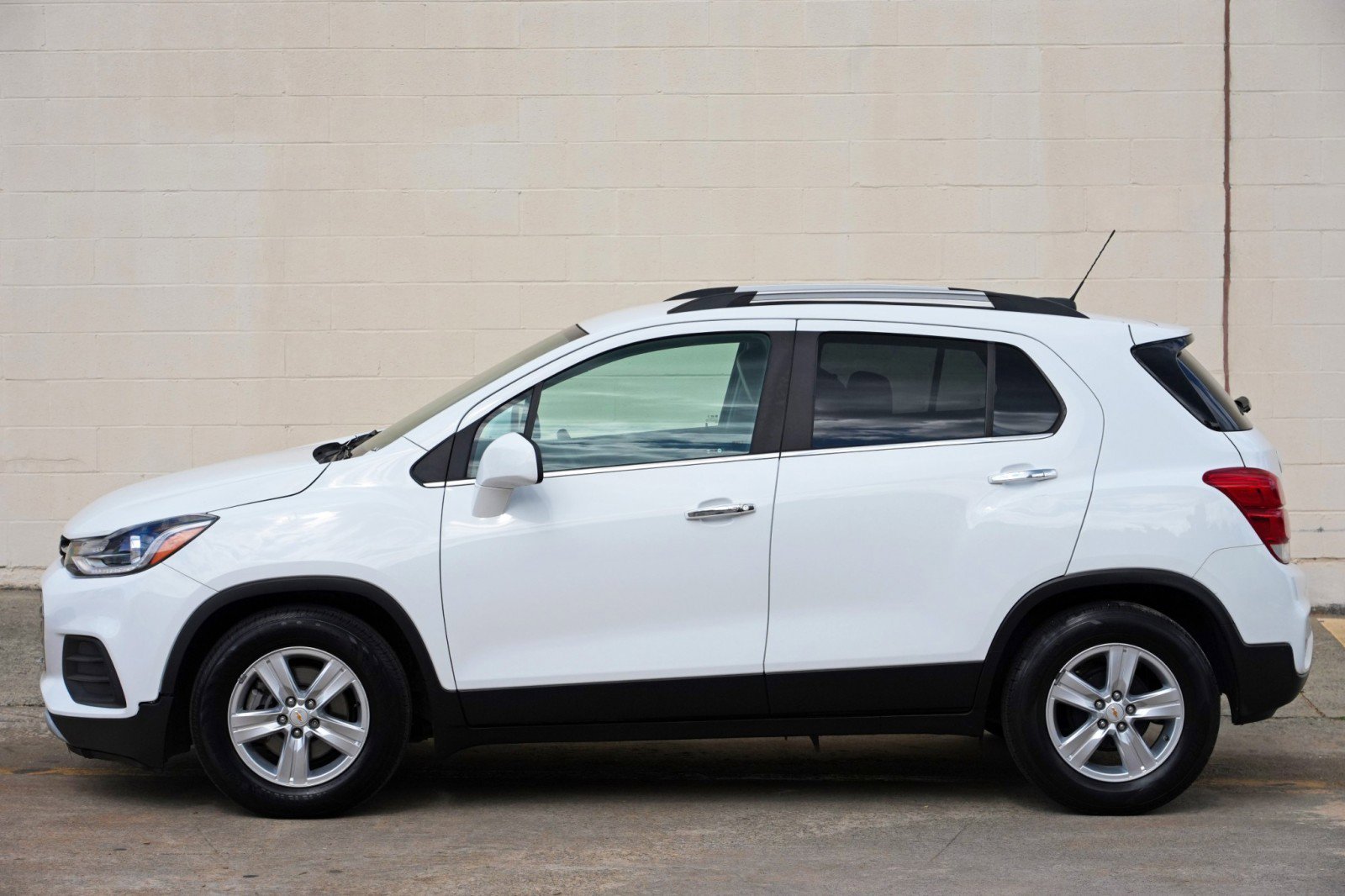 Used 2019 Chevrolet Trax LT w/ LT Convenience Package FWD image 43