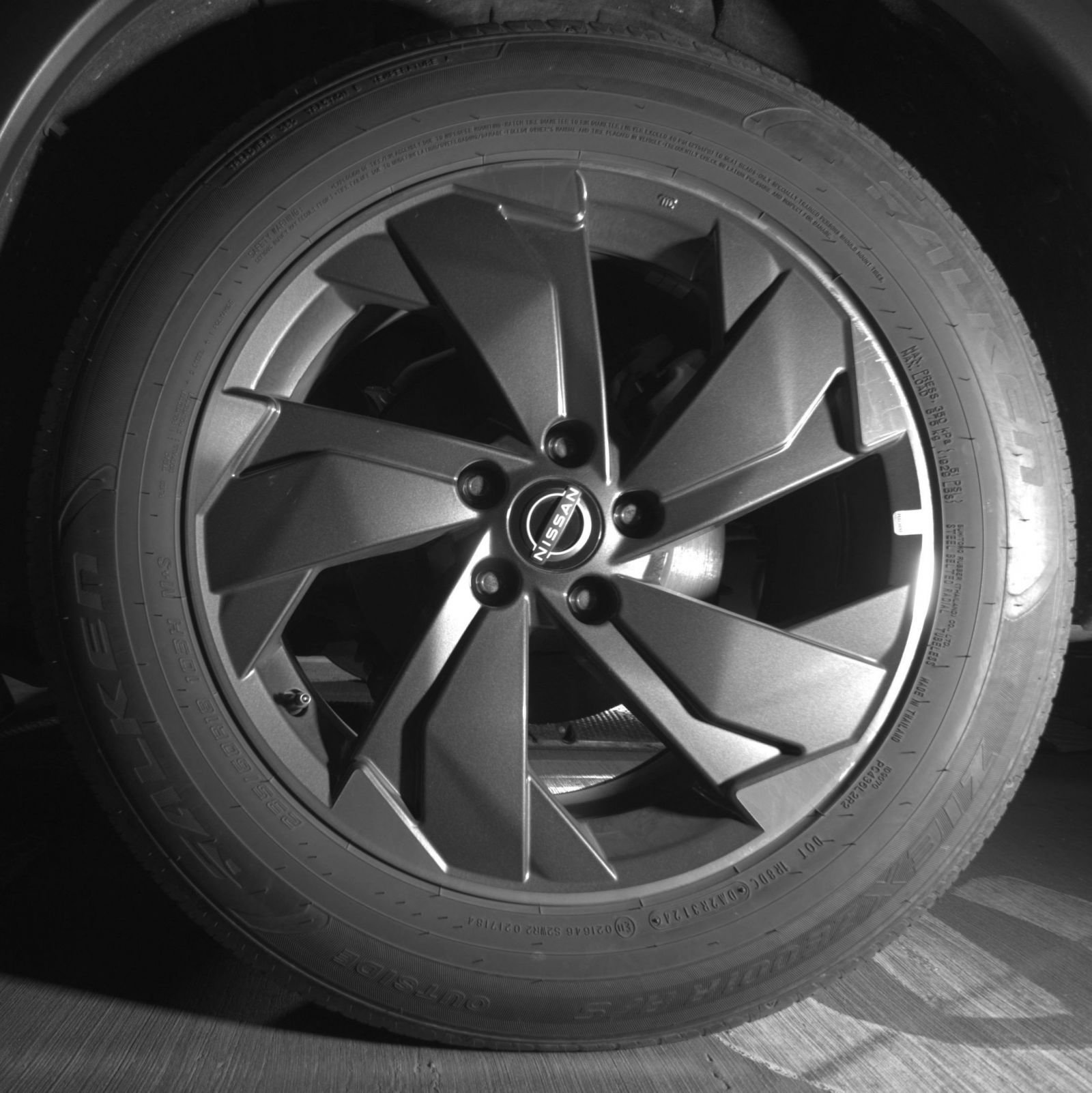 Used 2025 Nissan Rogue SV FWD image 17