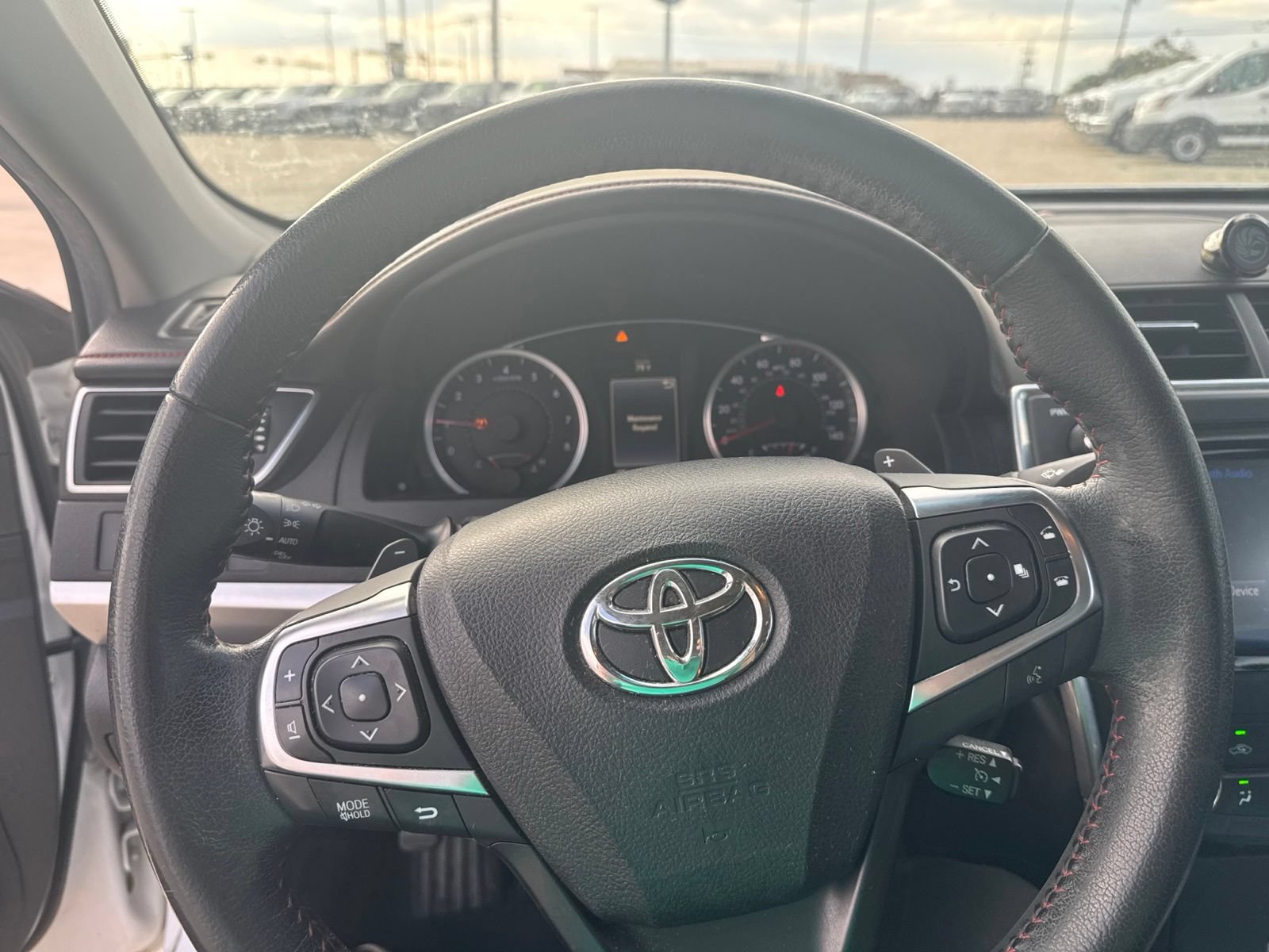 Used 2015 Toyota Camry SE w/ Moonroof Package FWD image 12