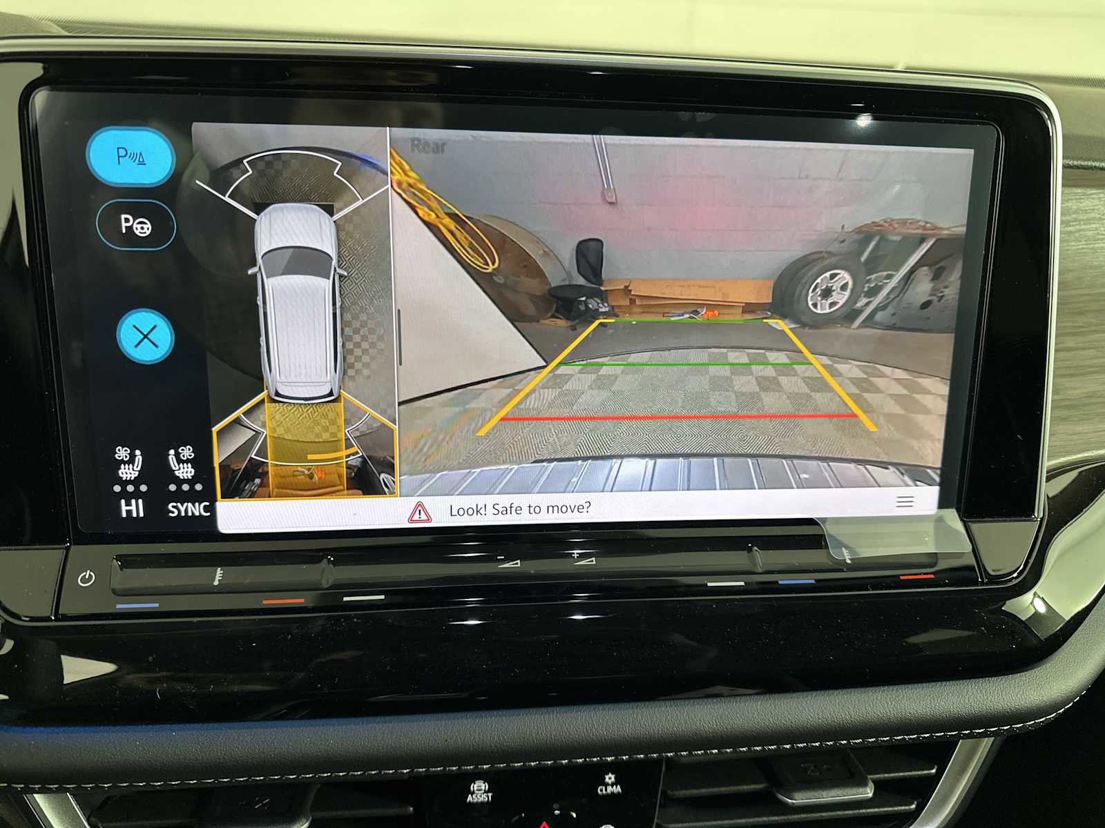 Used 2025 Volkswagen Atlas SEL Premium R-Line image 17