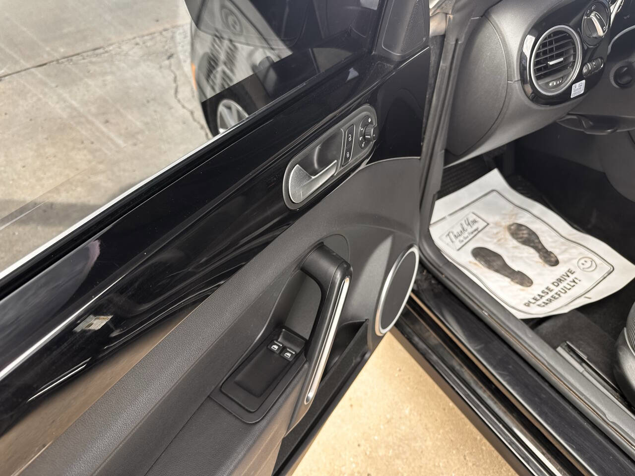 Used 2014 Volkswagen Beetle TDI image 15