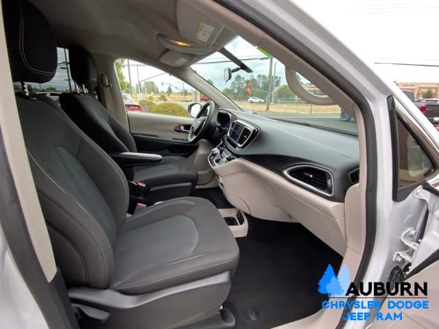 Used 2021 Chrysler Voyager L FWD image 12