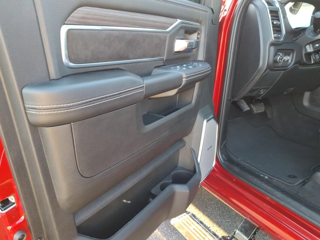 New 2026 RAM 2500 Laramie AWD/4WD image 13