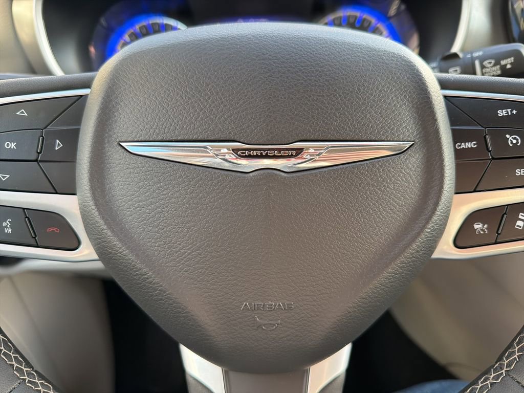 Used 2024 Chrysler Pacifica Touring-L FWD image 57