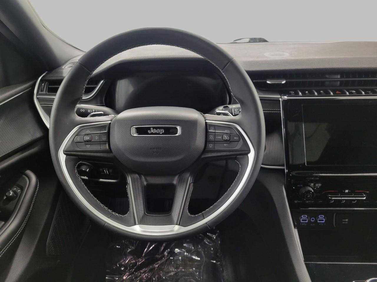 Used 2025 Jeep Grand Cherokee L Laredo AWD/4WD image 6