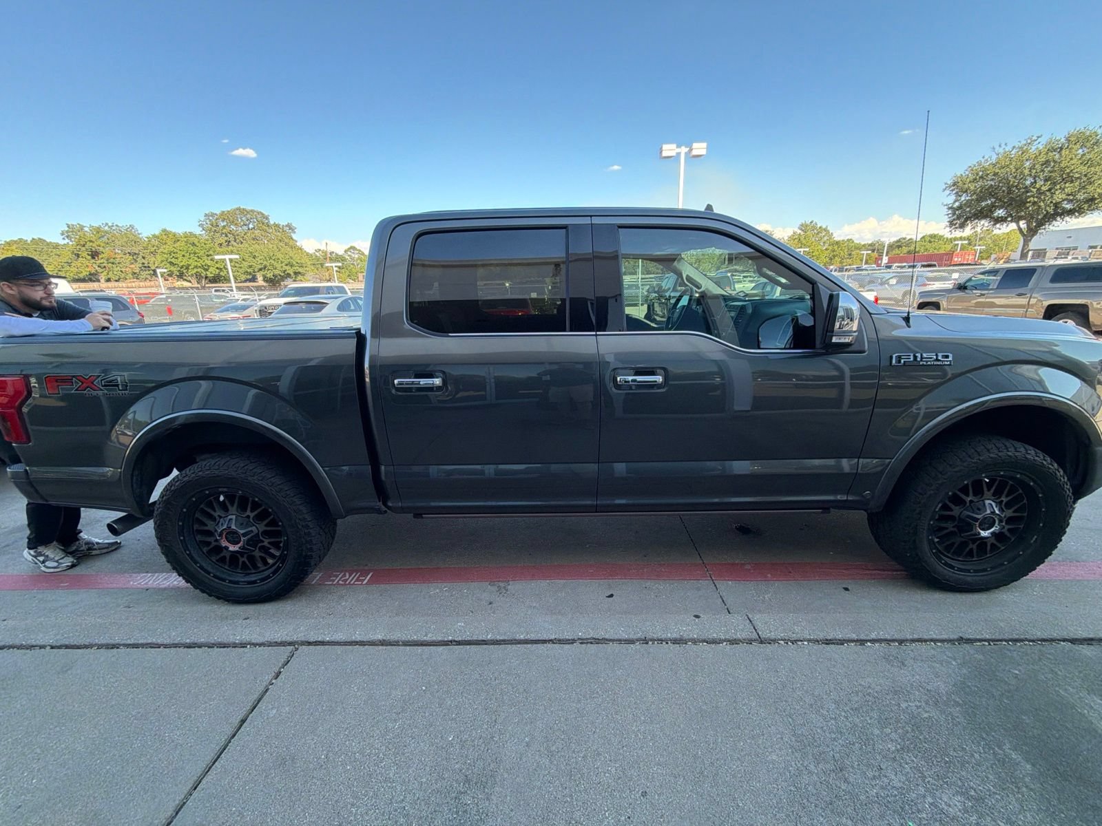 Used 2019 Ford F150 Platinum w/ Equipment Group 701A Luxury AWD/4WD image 4