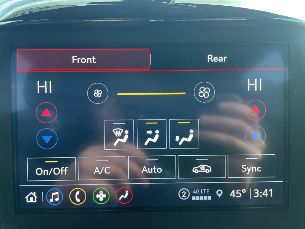 Used 2023 Chevrolet Traverse LT w/ Rear Camera Mirror Package image 21