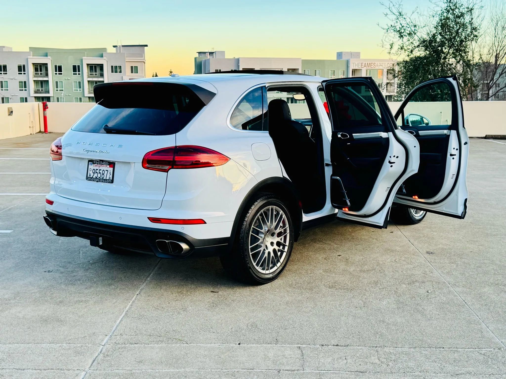 Used 2015 Porsche Cayenne Turbo image 46