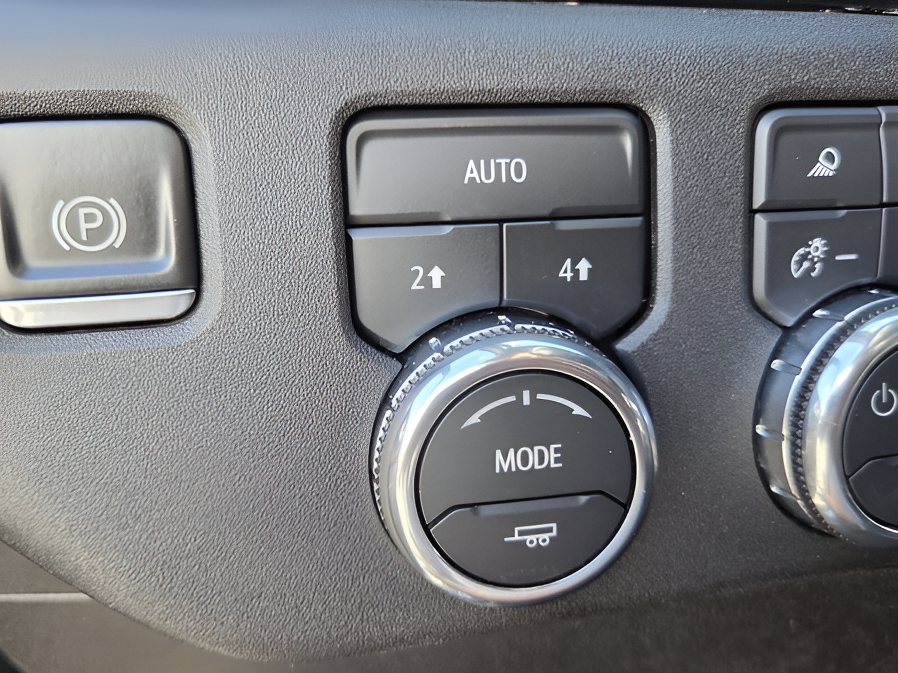 Used 2025 GMC Sierra 1500 SLT AWD/4WD image 25