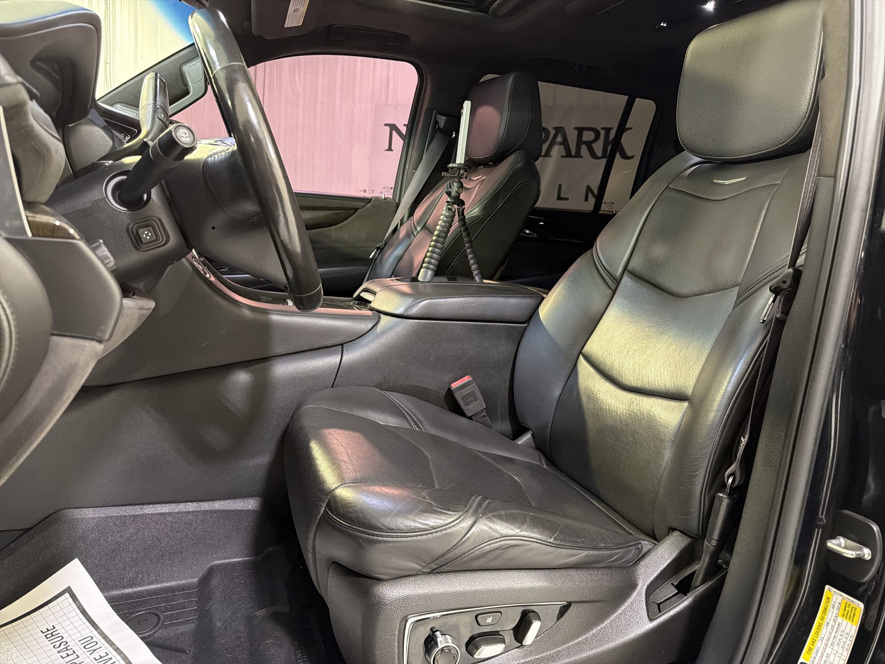 Used 2017 Cadillac Escalade ESV Platinum RWD image 10