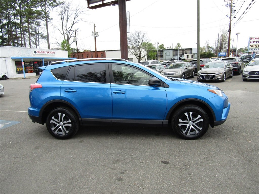 Used 2018 Toyota RAV4 LE w/ All Weather Liner Package AWD/4WD image 9