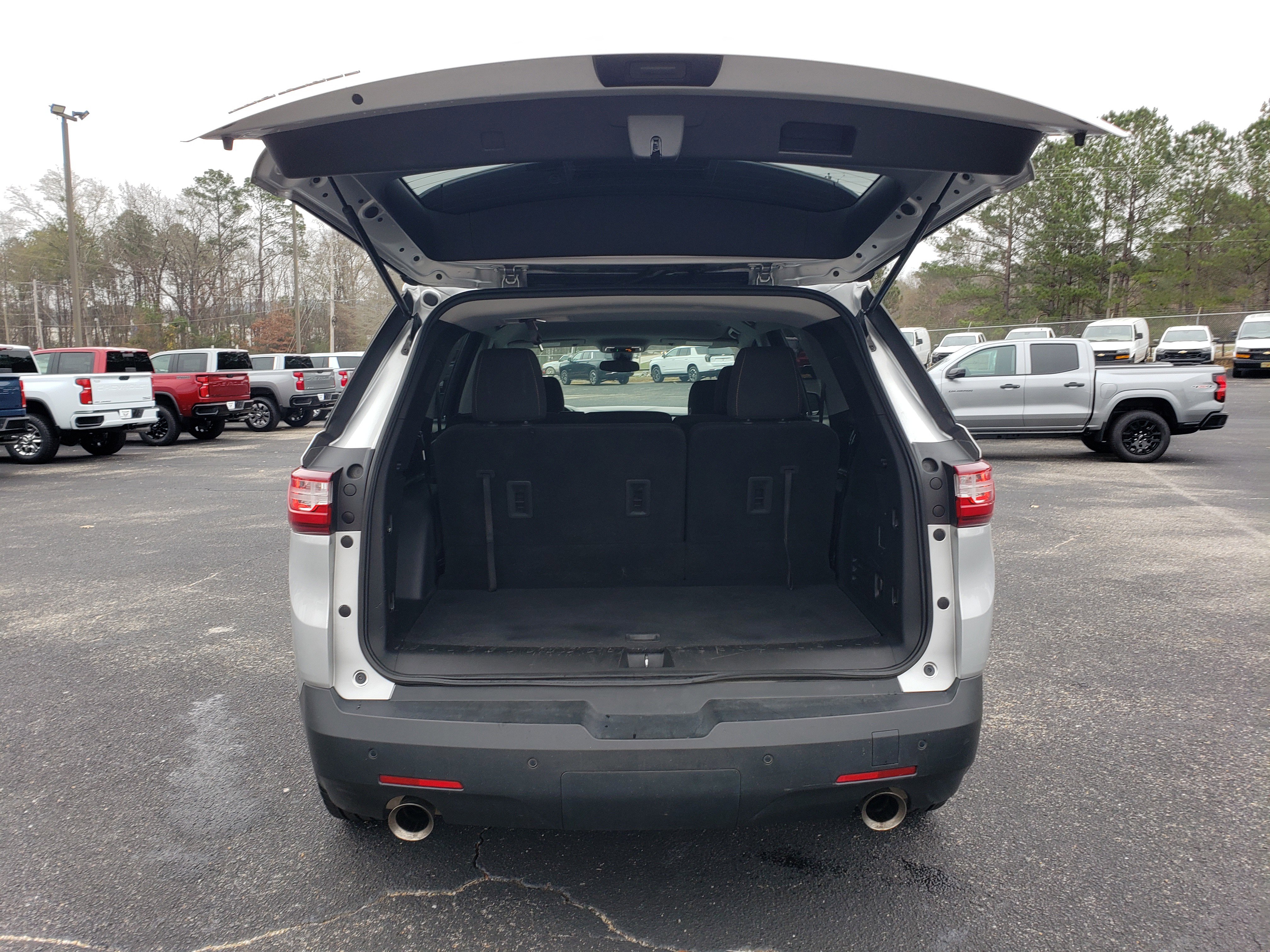 Used 2020 Chevrolet Traverse LS image 8