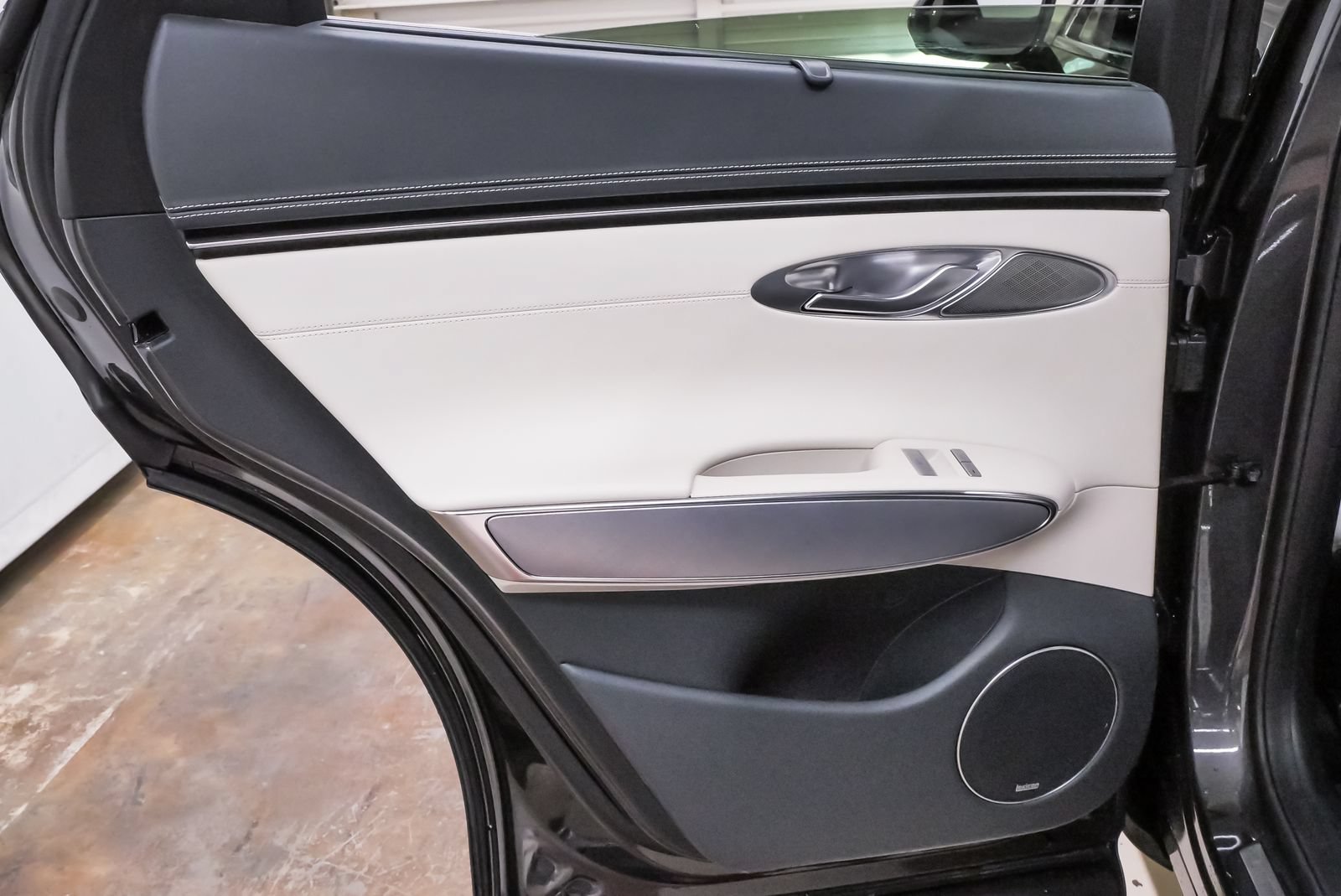 Certified 2023 Genesis Electrified GV70 w/ Prestige Package AWD/4WD image 27