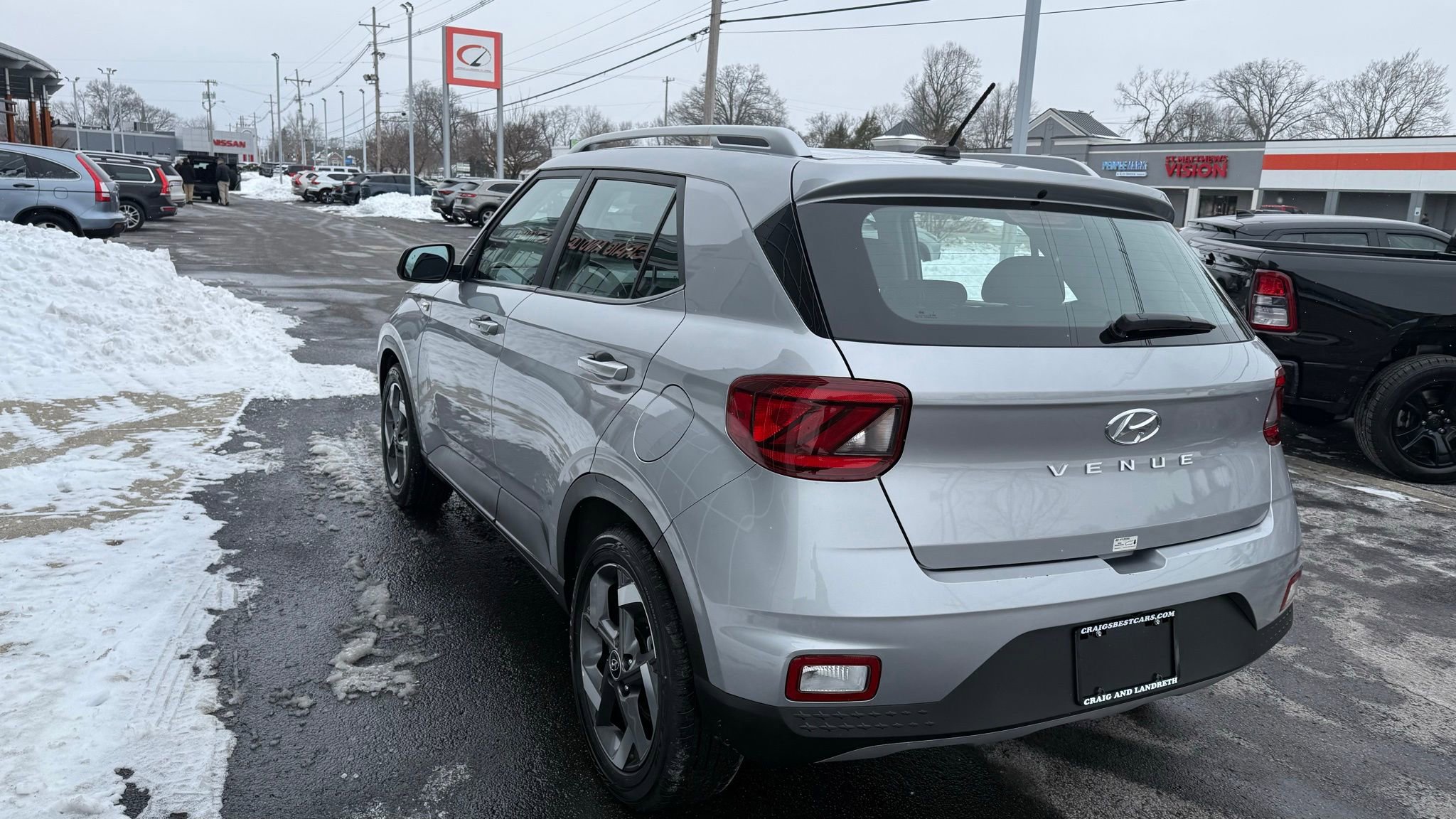 Used 2025 Hyundai Venue SEL image 5