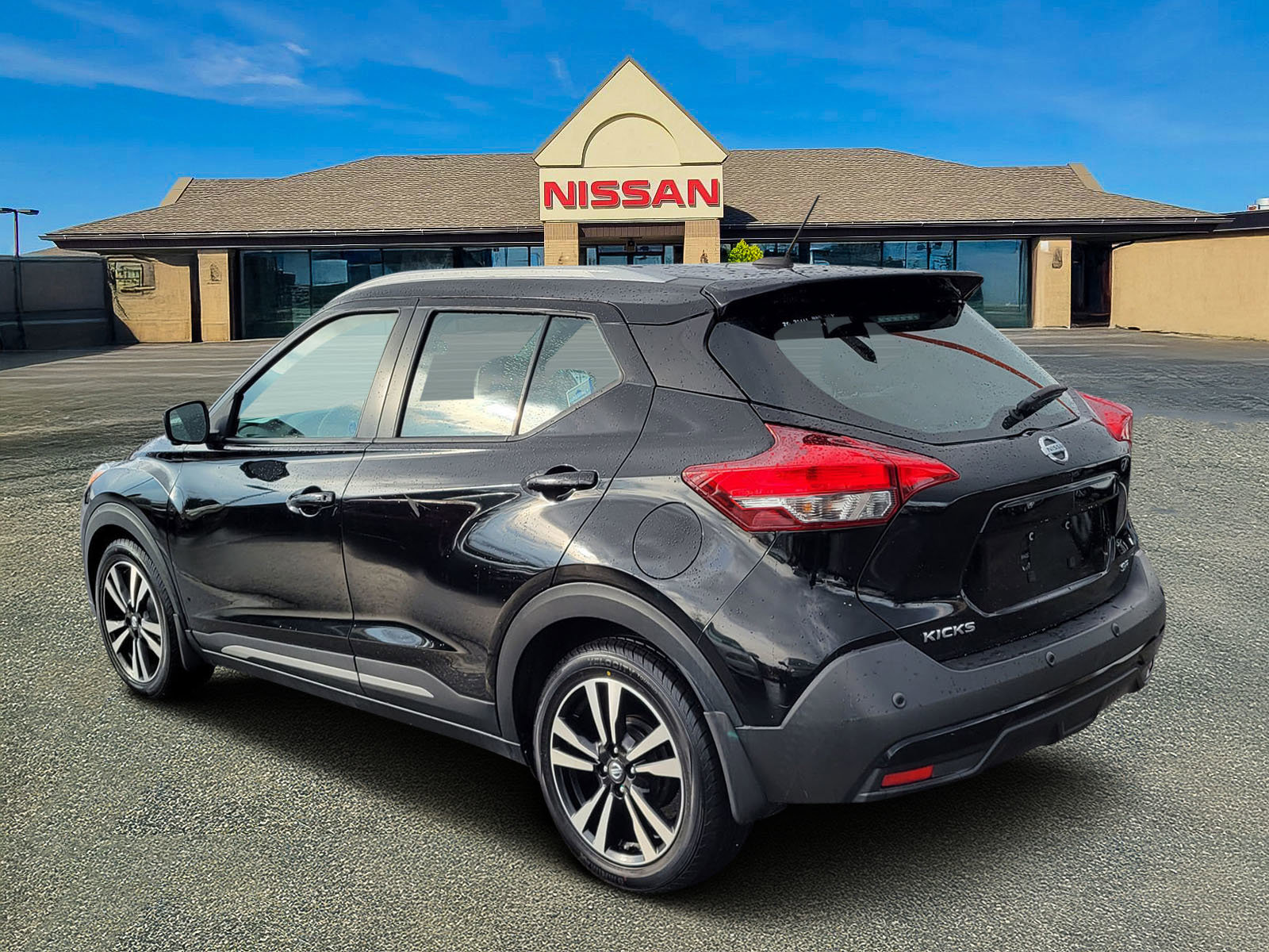 Used 2020 Nissan Kicks SR w/ SR Premium Package image 3