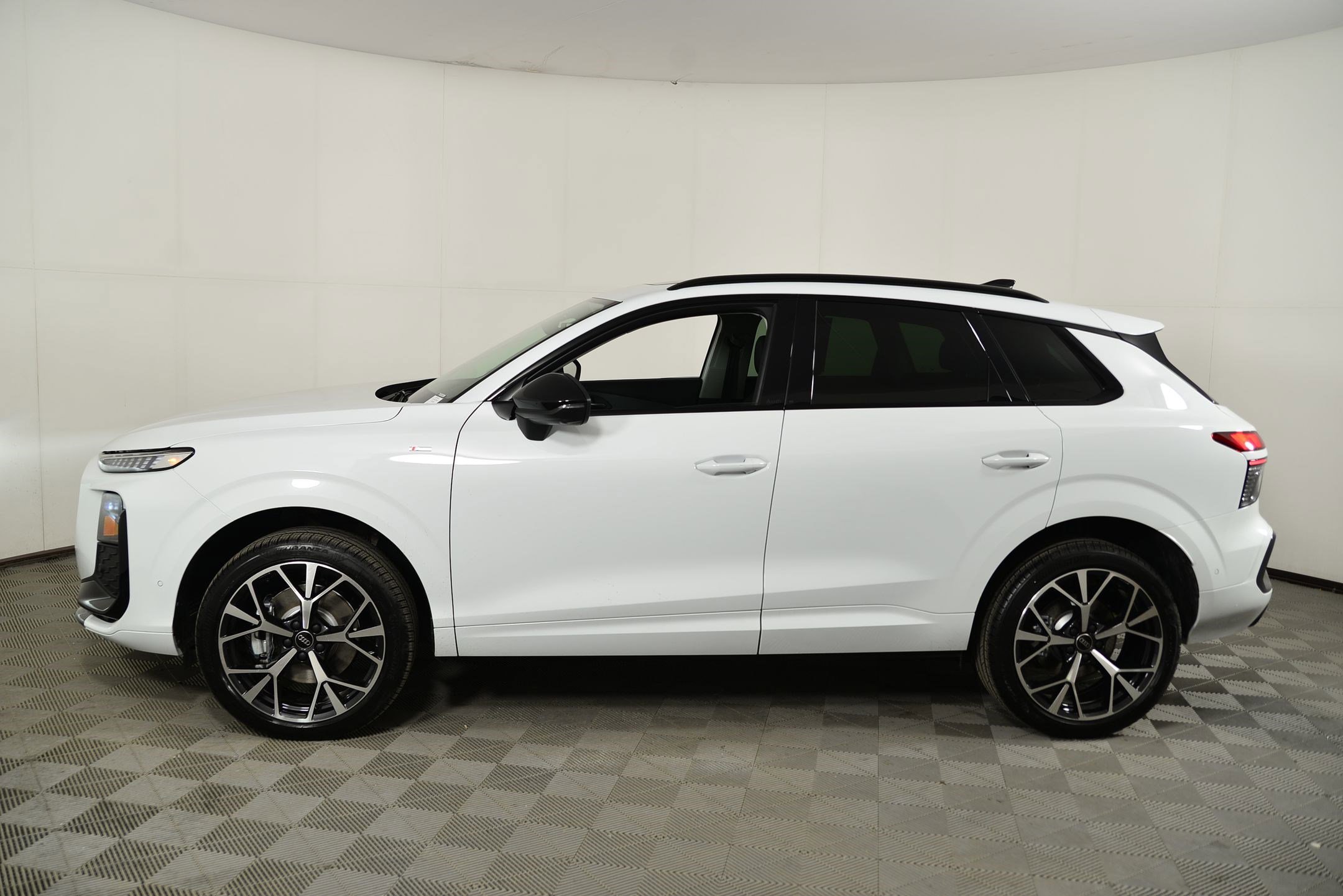 New 2026 Audi Q3 quattro 2.0T image 2
