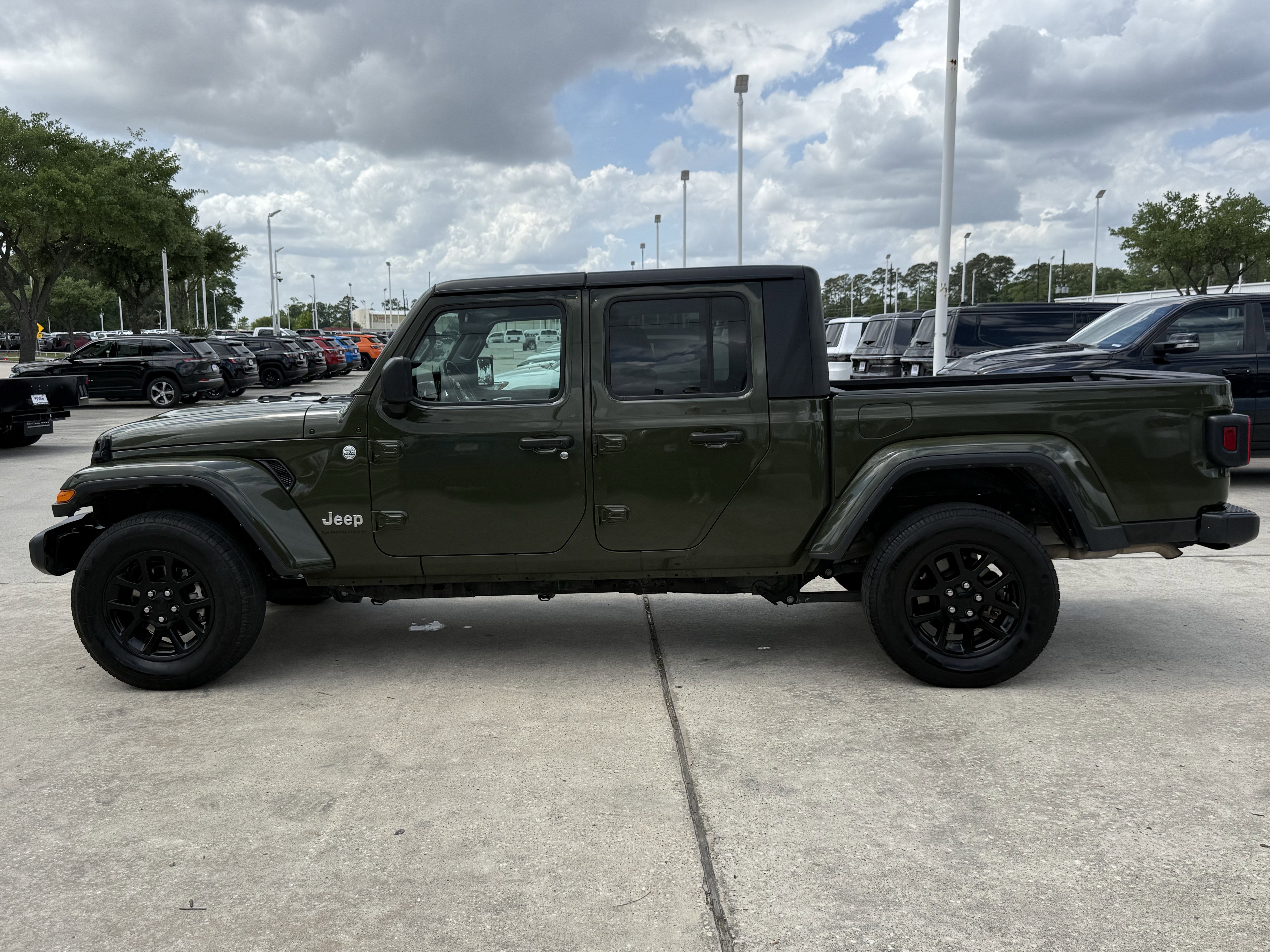 Used 2023 Jeep Gladiator Overland image 8