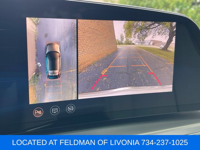 Certified 2024 Cadillac Lyriq Luxury AWD/4WD image 14