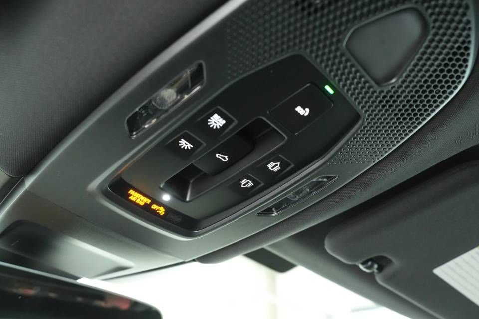 Used 2025 Porsche Panamera 4 AWD/4WD image 36