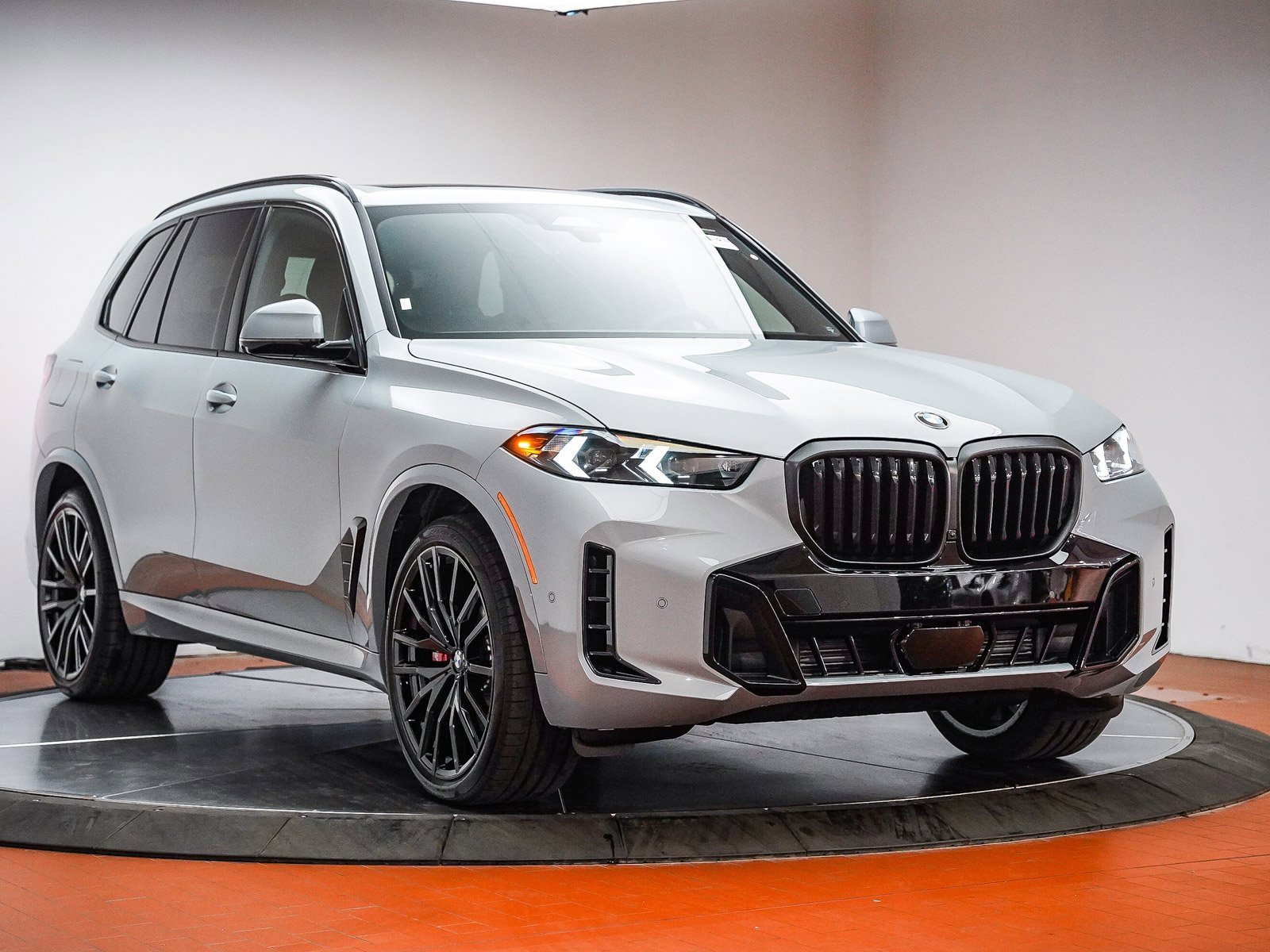 New 2026 BMW X5 xDrive40i w/ M Sport Package image 3