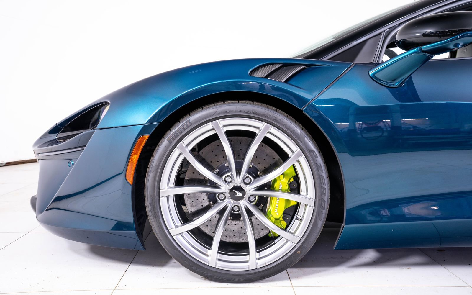 Used 2023 McLaren Artura image 14