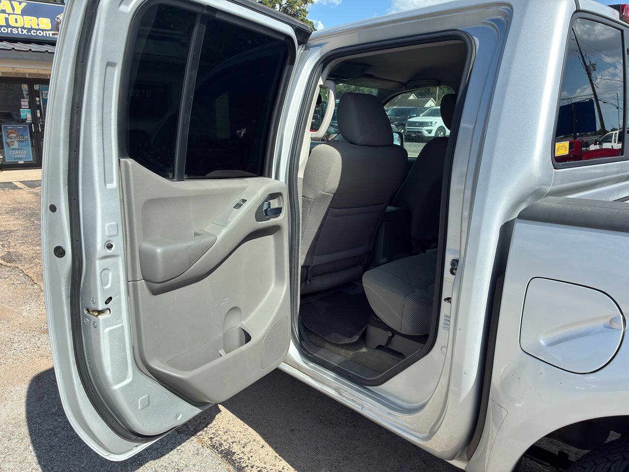 Used 2015 Nissan Frontier SV w/ SV Value Truck Package RWD image 23