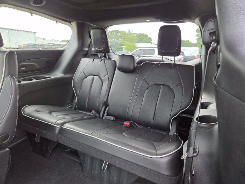 Used 2023 Chrysler Pacifica Limited w/ S Appearance Package AWD/4WD image 23