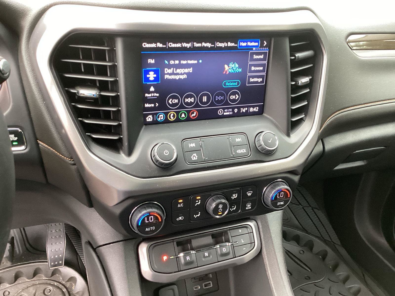 Used 2022 GMC Acadia AT4 w/ Technology Package AWD/4WD image 8