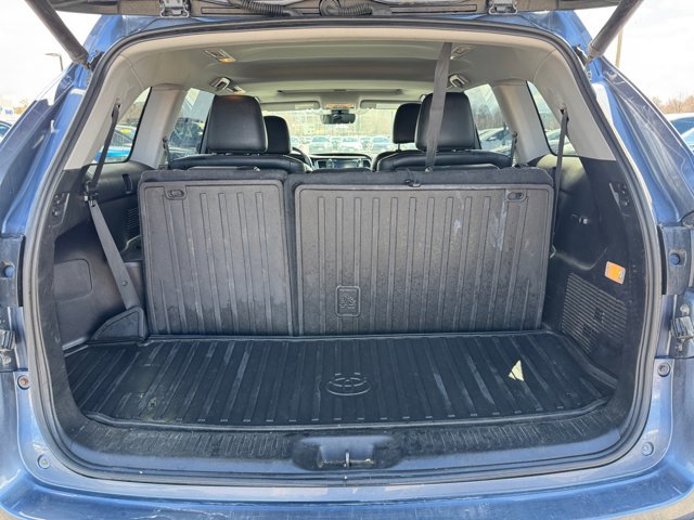 Used 2019 Toyota Highlander XLE AWD/4WD image 30