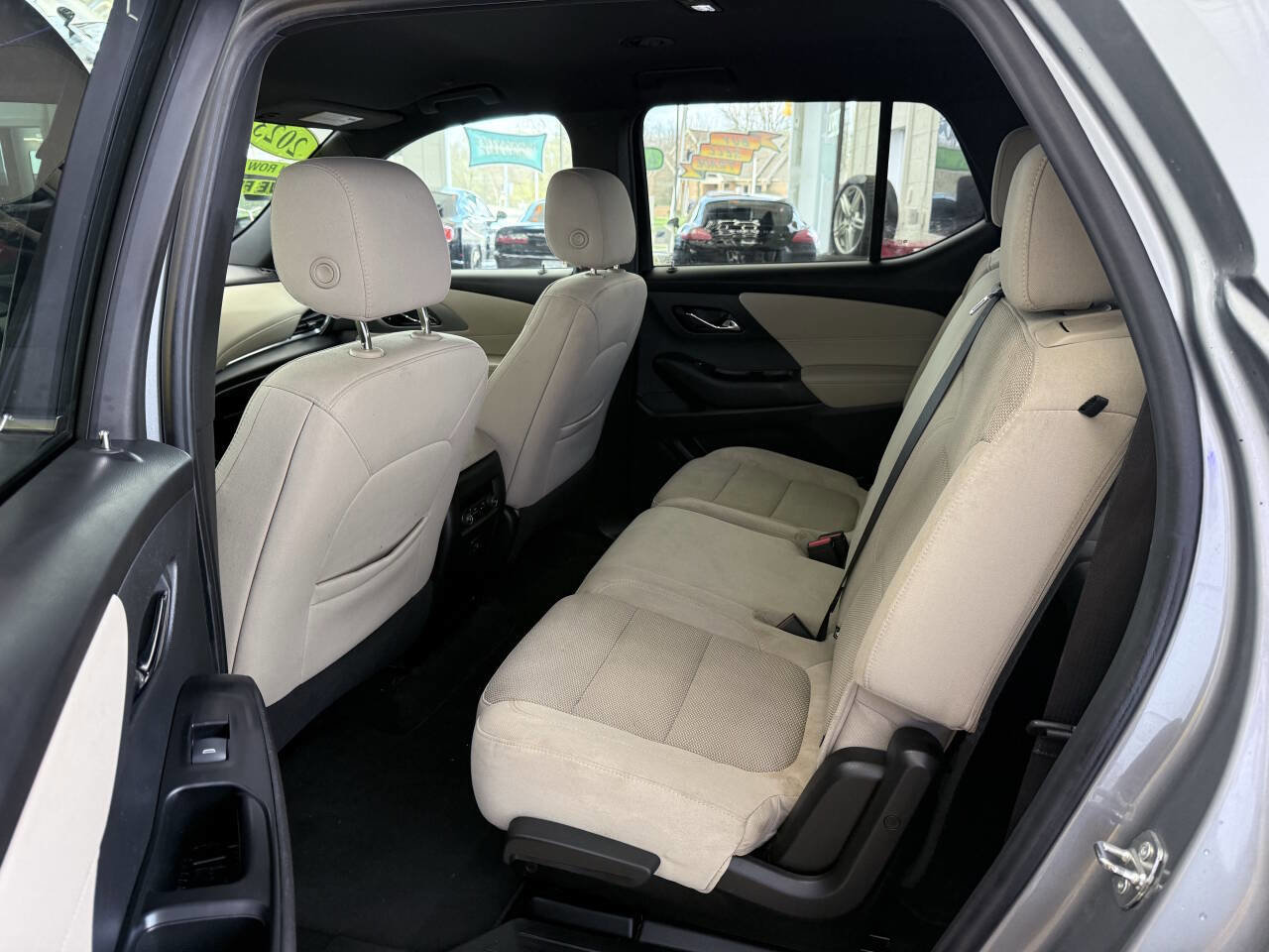 Used 2023 Chevrolet Traverse LS image 9