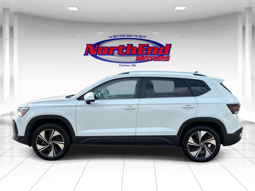 Used 2025 Volkswagen Taos SE AWD/4WD image 4