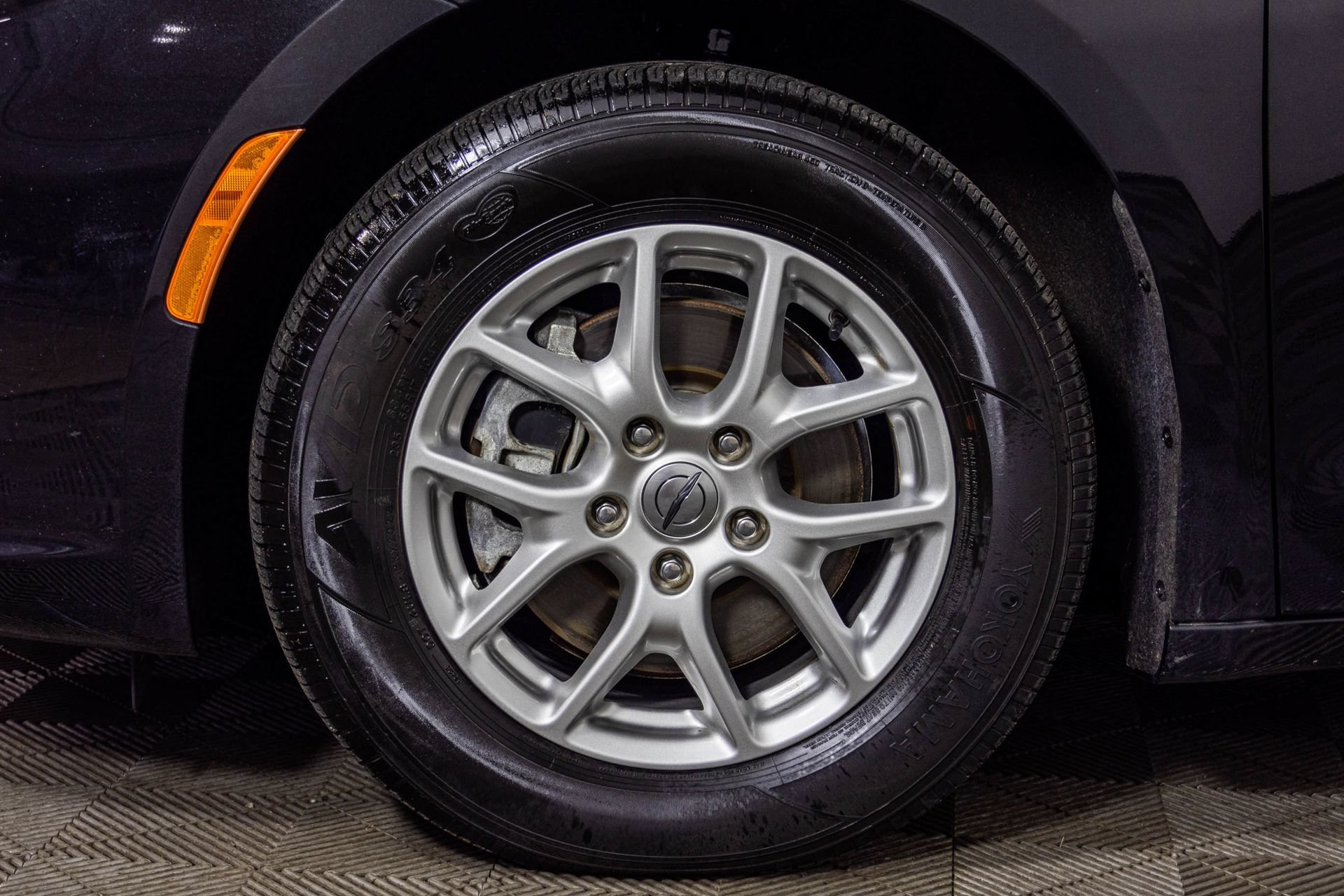 Used 2023 Chrysler Pacifica Touring FWD image 49
